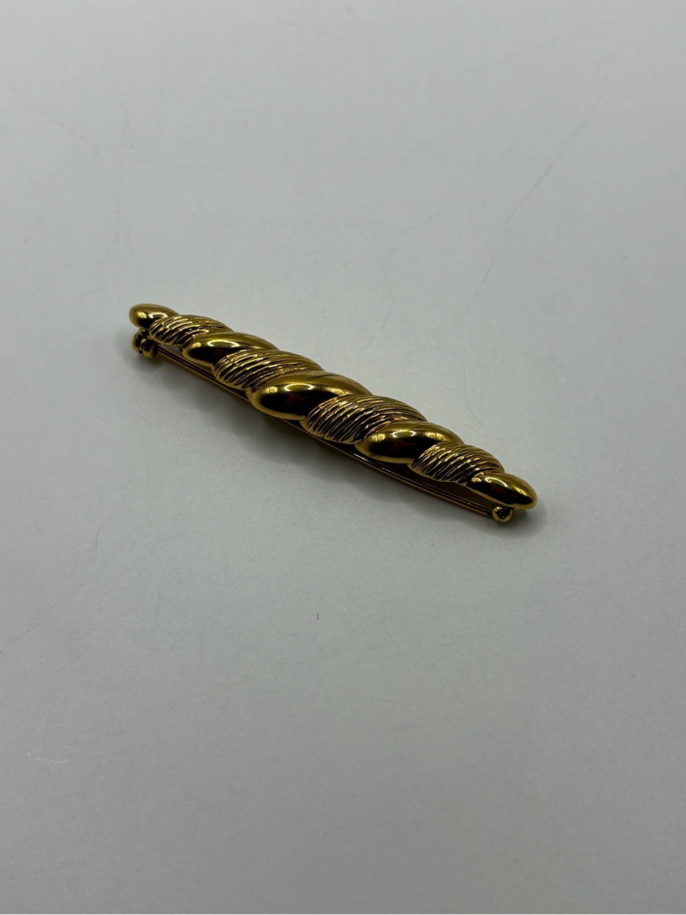 Vintage Gold-Tone Twisted Rope Bar Brooch - Picture 5 of 10